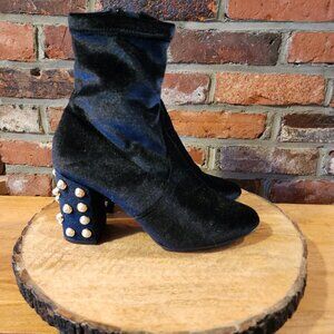 Black Velvet Chunky block heeled boots. Faux pearl dressy Holiday size 7.5 M